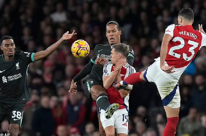 Liverpool hòa Arsenal, Man City ngư ông đắc lợi