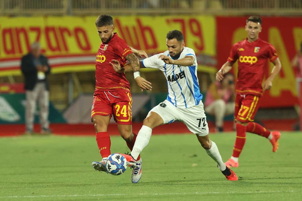 nhan-dinh-soi-keo-sassuolo-vs-catanzaro-luc-1h30-ngay-10-5-2025